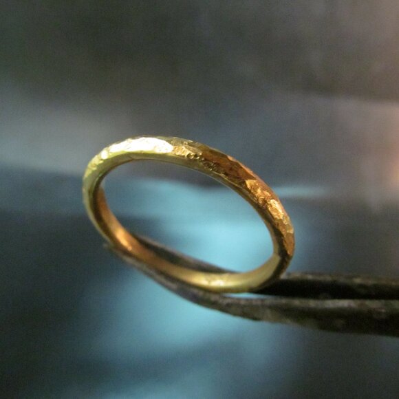 14k yellow gold Unisex hammered wedding ring.Full round ring,handmade unique - Picture 7 of 8